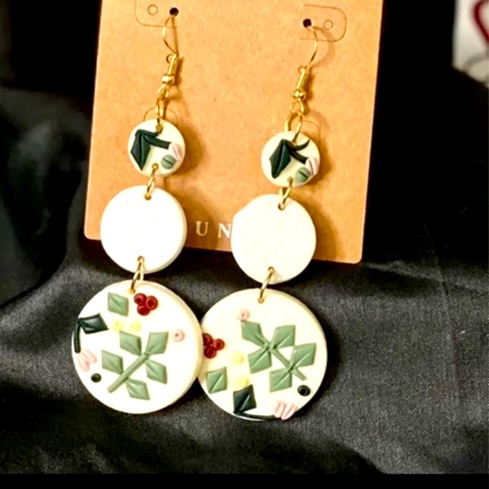 FIRST OFFER GETS IT! WANTING TO SELL! Pretty Floral Clay Dangle Earrings!